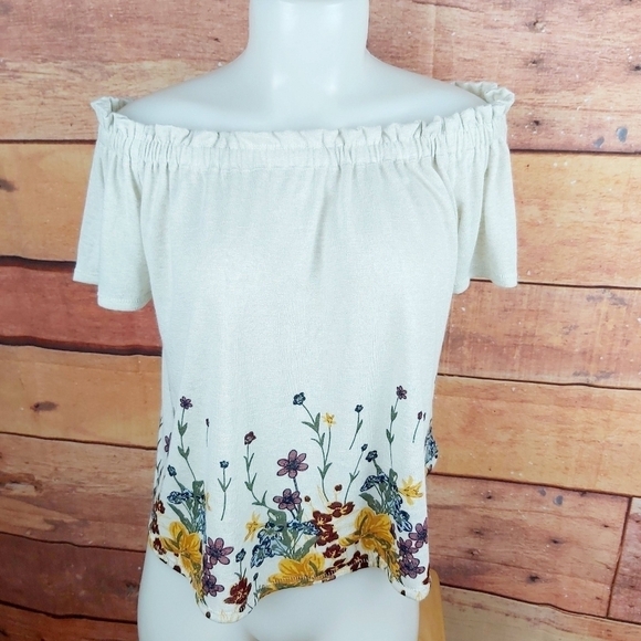 𝅺Off shoulder crop top size medium Flowers Print - Picture 2 of 6
